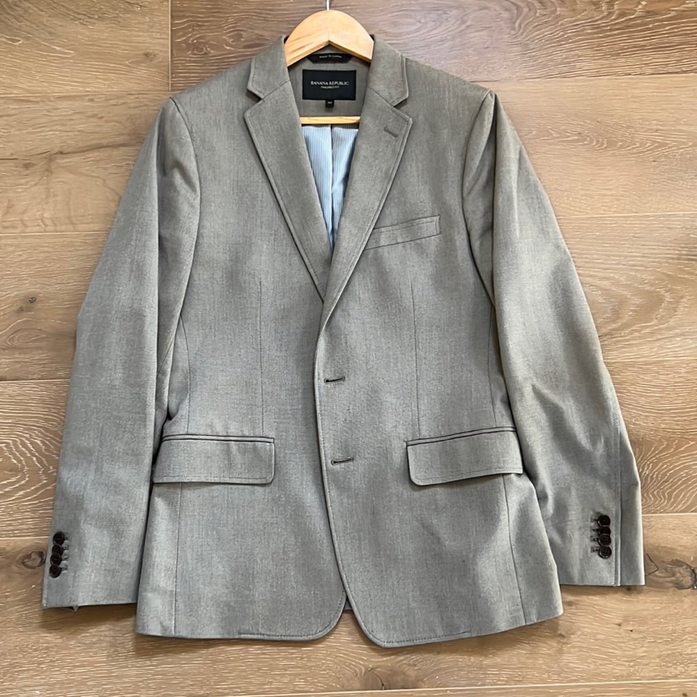 Banana Republic Tailored fit Sharkskin Taupe blazer